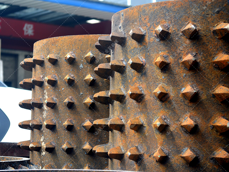 除了價格，選擇雙齒輥破碎機更應關注哪些長期效益指標？